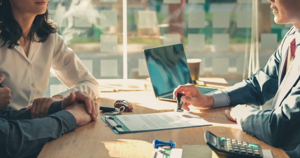 Immigrants Face Financial Obstacles in Transition to New Country